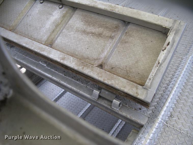 image for item DC1338 2011 Wilson Silver Star PSDCL-402 livestock trailer