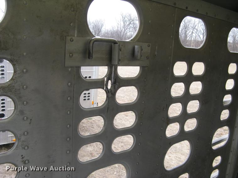 image for item DC1338 2011 Wilson Silver Star PSDCL-402 livestock trailer