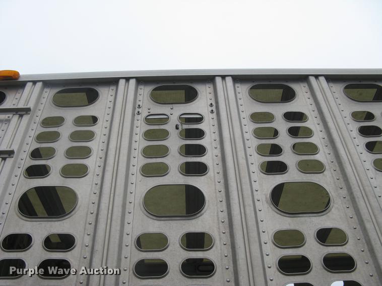 image for item DC1338 2011 Wilson Silver Star PSDCL-402 livestock trailer