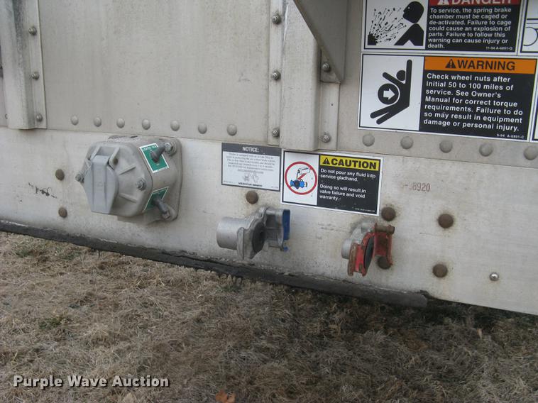 image for item DC1339 2010 Wilson Silver Star PSDCL-402 livestock trailer