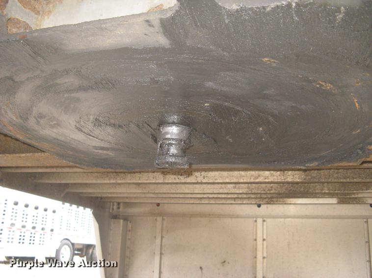 image for item DC1339 2010 Wilson Silver Star PSDCL-402 livestock trailer