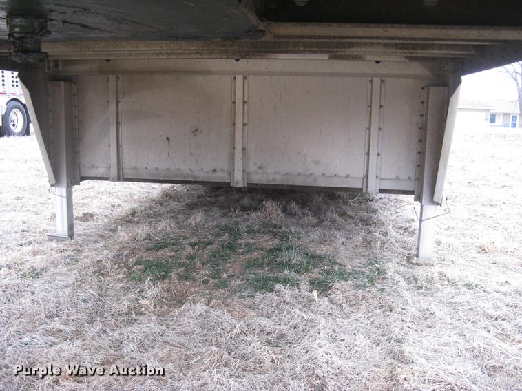 image for item DC1339 2010 Wilson Silver Star PSDCL-402 livestock trailer