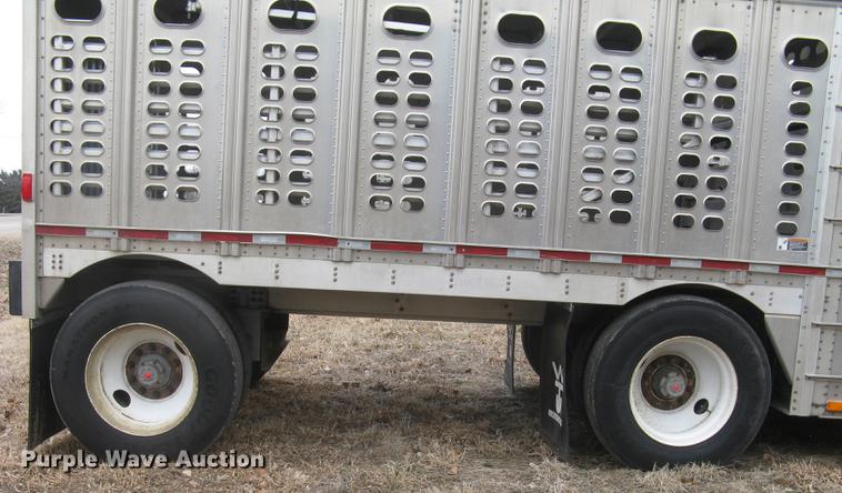 image for item DC1339 2010 Wilson Silver Star PSDCL-402 livestock trailer