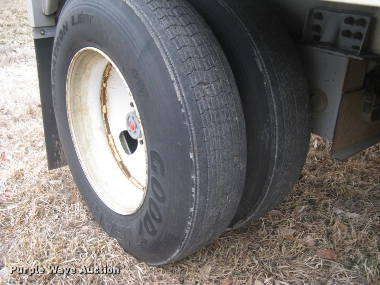 image for item DC1339 2010 Wilson Silver Star PSDCL-402 livestock trailer