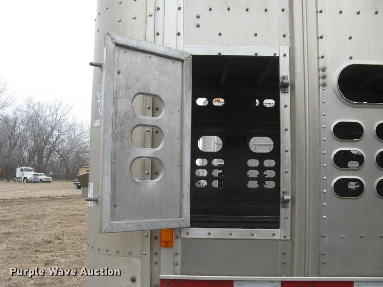 image for item DC1339 2010 Wilson Silver Star PSDCL-402 livestock trailer