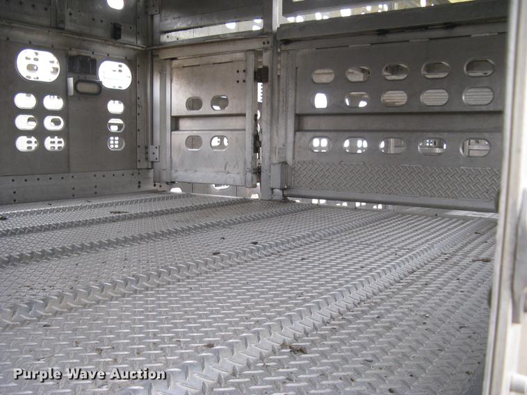 image for item DC1339 2010 Wilson Silver Star PSDCL-402 livestock trailer