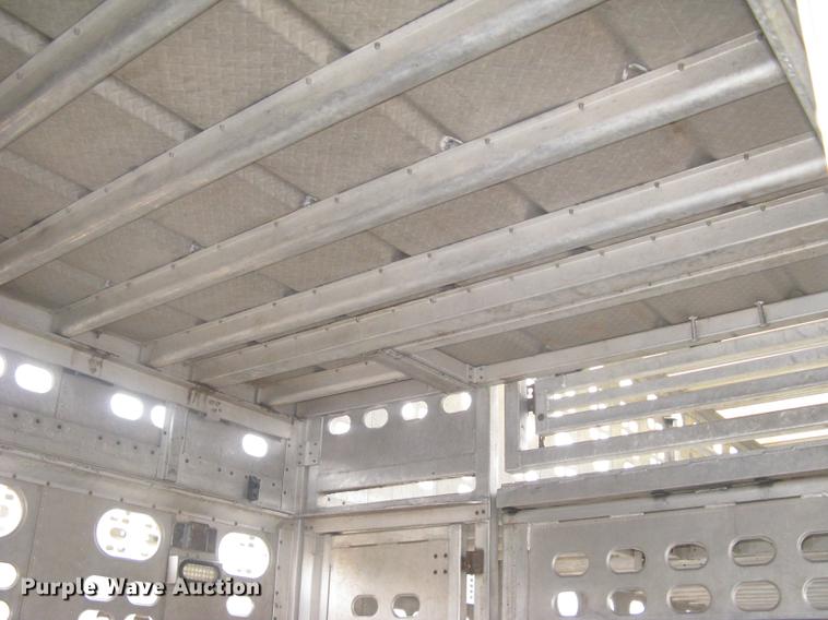 image for item DC1339 2010 Wilson Silver Star PSDCL-402 livestock trailer