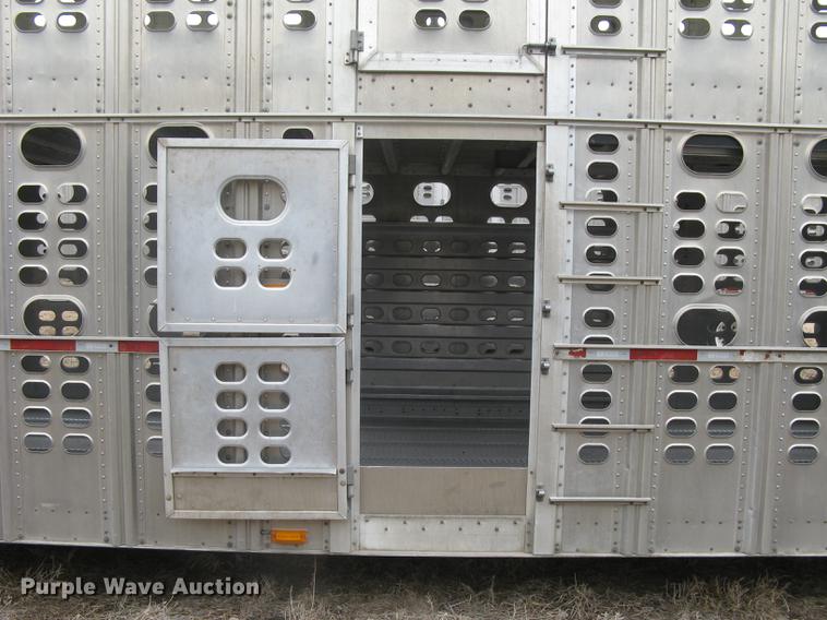 image for item DC1339 2010 Wilson Silver Star PSDCL-402 livestock trailer