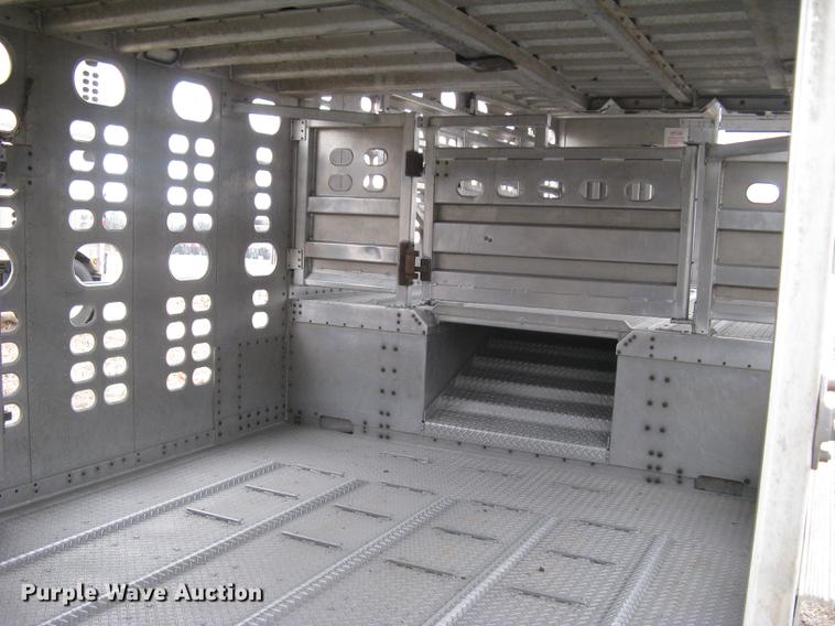 image for item DC1339 2010 Wilson Silver Star PSDCL-402 livestock trailer