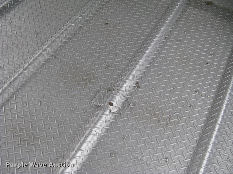 image for item DC1339 2010 Wilson Silver Star PSDCL-402 livestock trailer