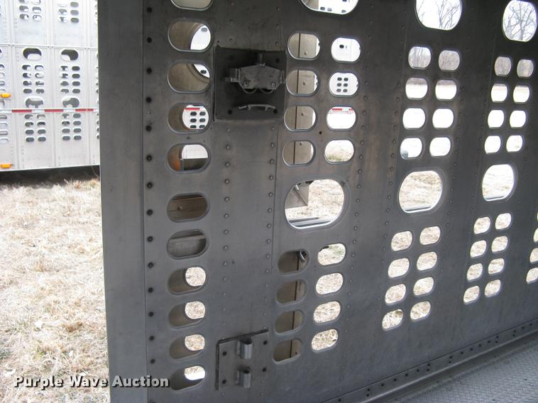 image for item DC1339 2010 Wilson Silver Star PSDCL-402 livestock trailer
