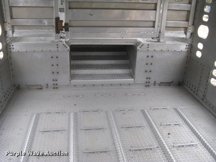 image for item DC1339 2010 Wilson Silver Star PSDCL-402 livestock trailer