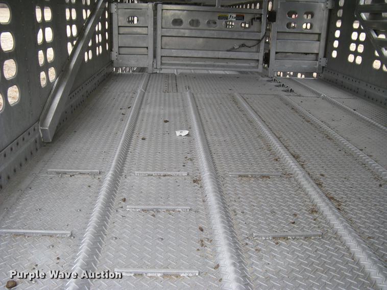 image for item DC1339 2010 Wilson Silver Star PSDCL-402 livestock trailer