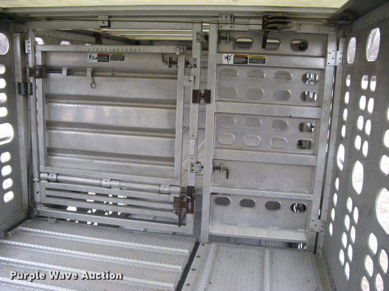 image for item DC1339 2010 Wilson Silver Star PSDCL-402 livestock trailer