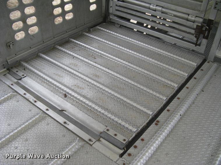 image for item DC1339 2010 Wilson Silver Star PSDCL-402 livestock trailer