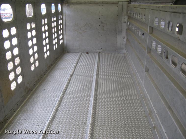 image for item DC1339 2010 Wilson Silver Star PSDCL-402 livestock trailer