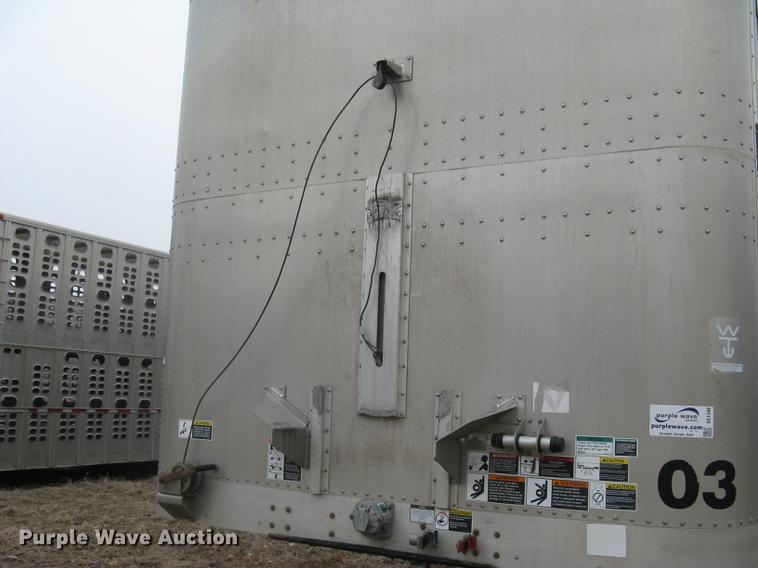 image for item DC1340 2010 Wilson Silver Star PSDCL-402 livestock trailer