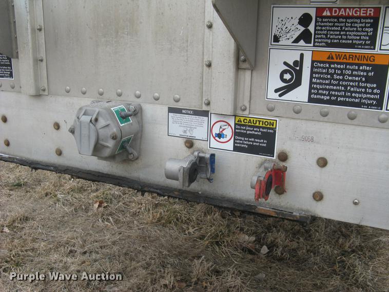 image for item DC1340 2010 Wilson Silver Star PSDCL-402 livestock trailer