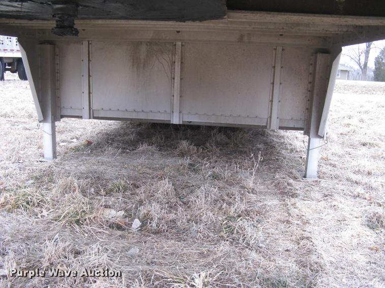 image for item DC1340 2010 Wilson Silver Star PSDCL-402 livestock trailer