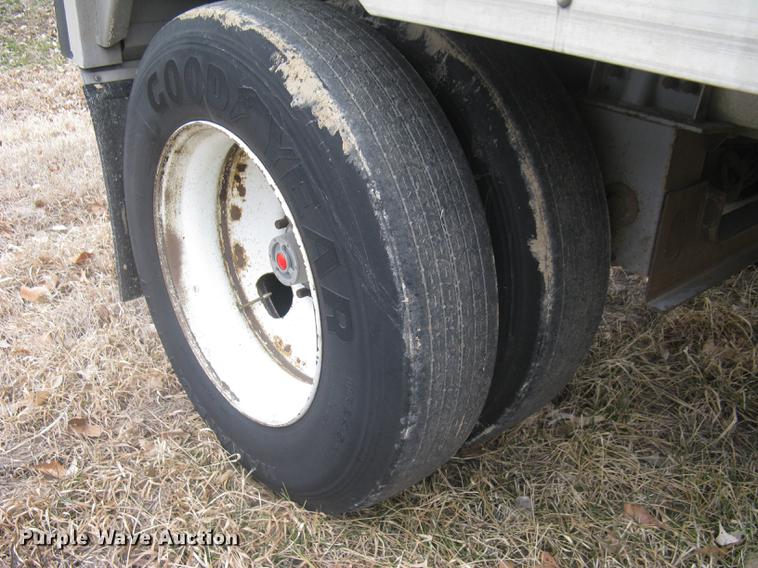 image for item DC1340 2010 Wilson Silver Star PSDCL-402 livestock trailer