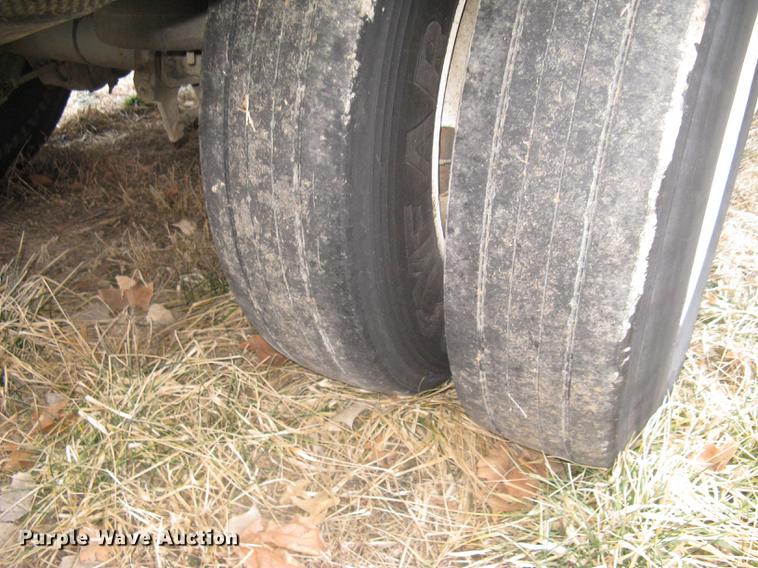 image for item DC1340 2010 Wilson Silver Star PSDCL-402 livestock trailer