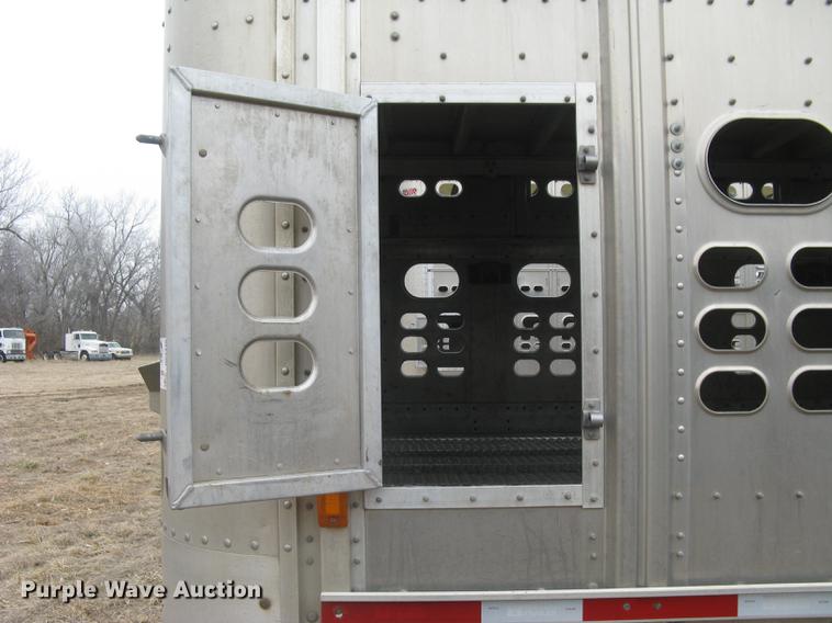 image for item DC1340 2010 Wilson Silver Star PSDCL-402 livestock trailer