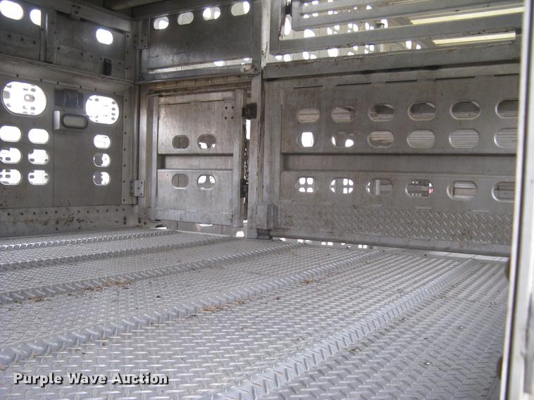 image for item DC1340 2010 Wilson Silver Star PSDCL-402 livestock trailer