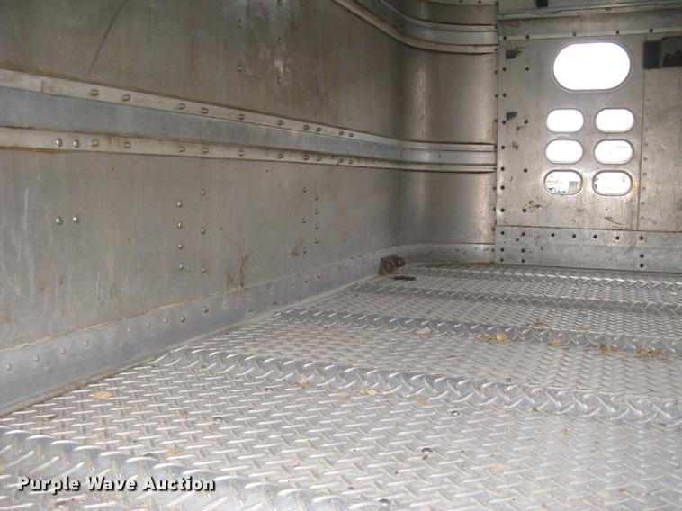 image for item DC1340 2010 Wilson Silver Star PSDCL-402 livestock trailer