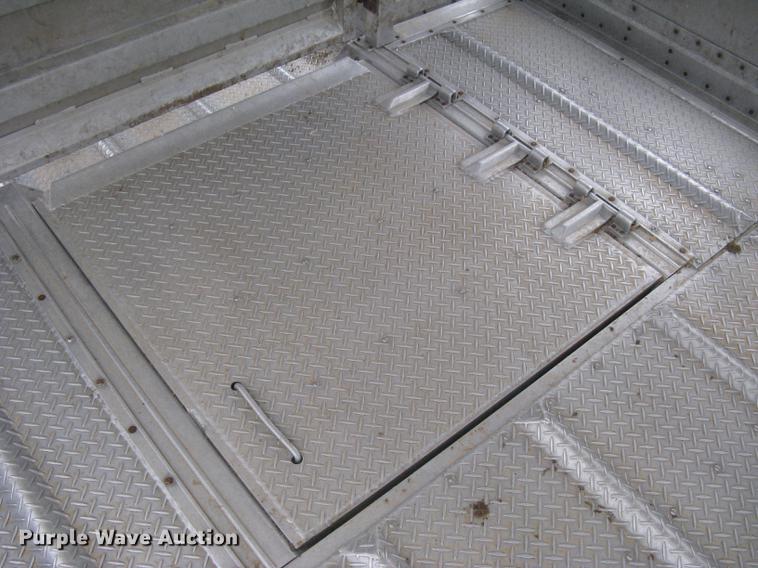 image for item DC1340 2010 Wilson Silver Star PSDCL-402 livestock trailer