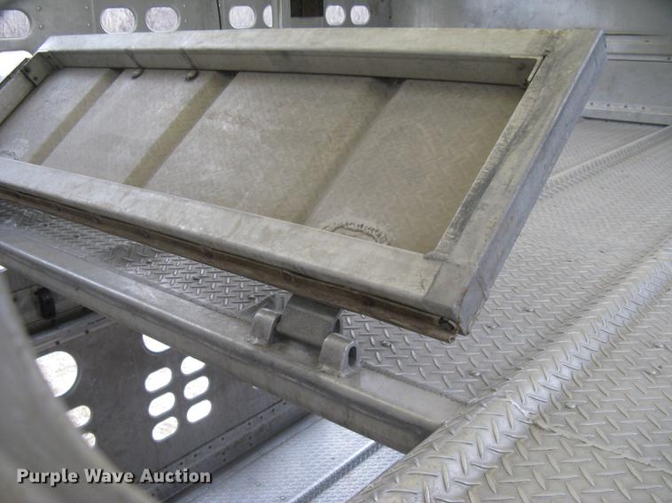 image for item DC1340 2010 Wilson Silver Star PSDCL-402 livestock trailer