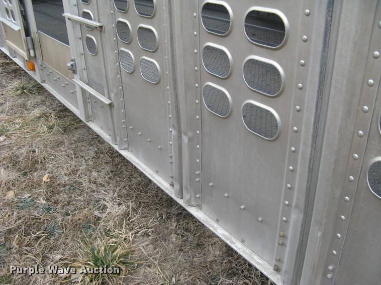 image for item DC1340 2010 Wilson Silver Star PSDCL-402 livestock trailer