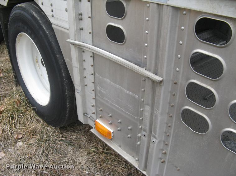 image for item DC1340 2010 Wilson Silver Star PSDCL-402 livestock trailer