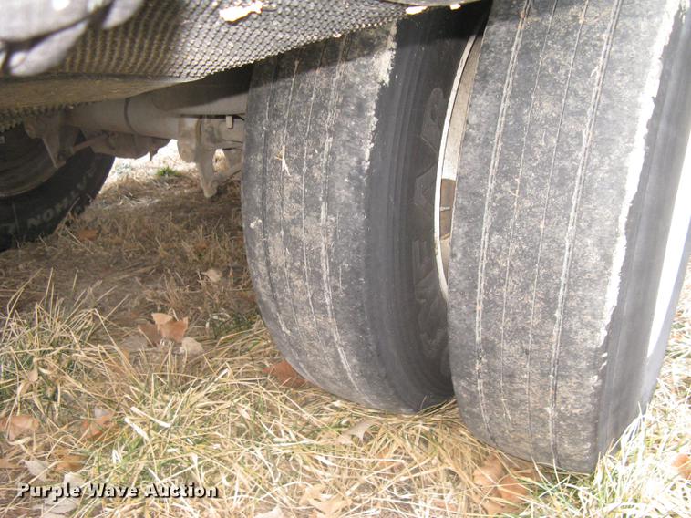 image for item DC1340 2010 Wilson Silver Star PSDCL-402 livestock trailer