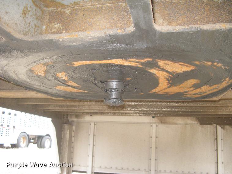 image for item DC1341 2011 Wilson Silver Star PSDCL-402 livestock trailer