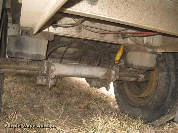 image for item DC1341 2011 Wilson Silver Star PSDCL-402 livestock trailer