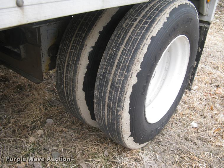 image for item DC1341 2011 Wilson Silver Star PSDCL-402 livestock trailer