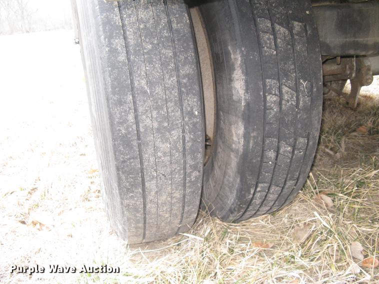 image for item DC1341 2011 Wilson Silver Star PSDCL-402 livestock trailer