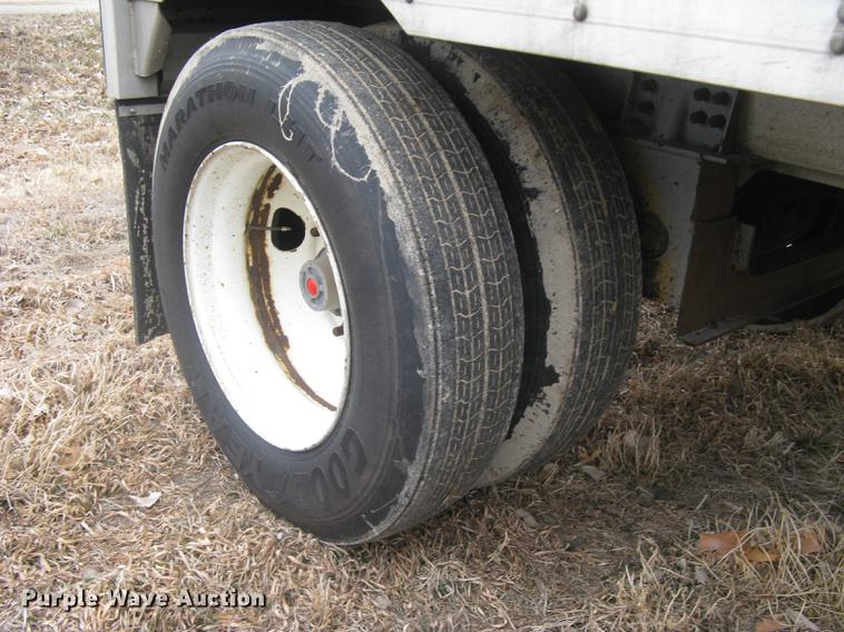 image for item DC1341 2011 Wilson Silver Star PSDCL-402 livestock trailer