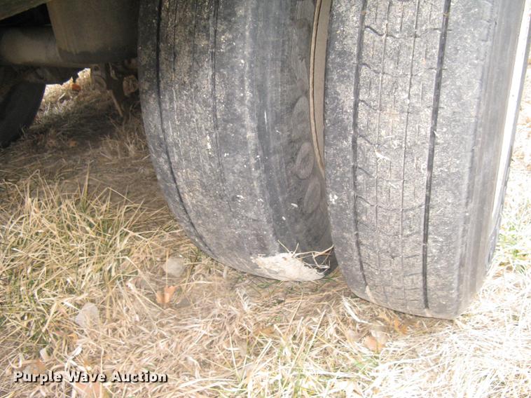 image for item DC1341 2011 Wilson Silver Star PSDCL-402 livestock trailer