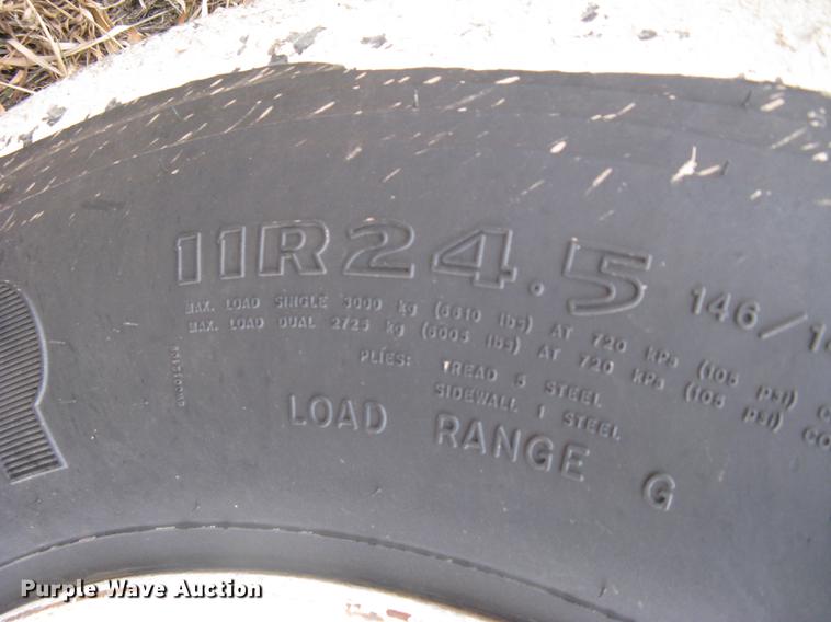 image for item DC1341 2011 Wilson Silver Star PSDCL-402 livestock trailer