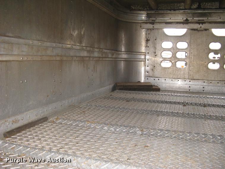 image for item DC1341 2011 Wilson Silver Star PSDCL-402 livestock trailer