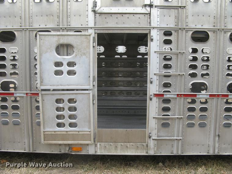 image for item DC1341 2011 Wilson Silver Star PSDCL-402 livestock trailer