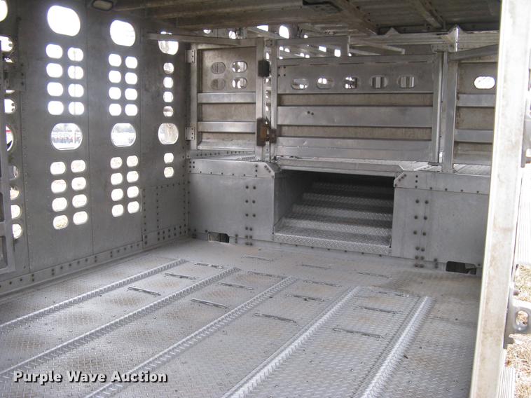image for item DC1341 2011 Wilson Silver Star PSDCL-402 livestock trailer