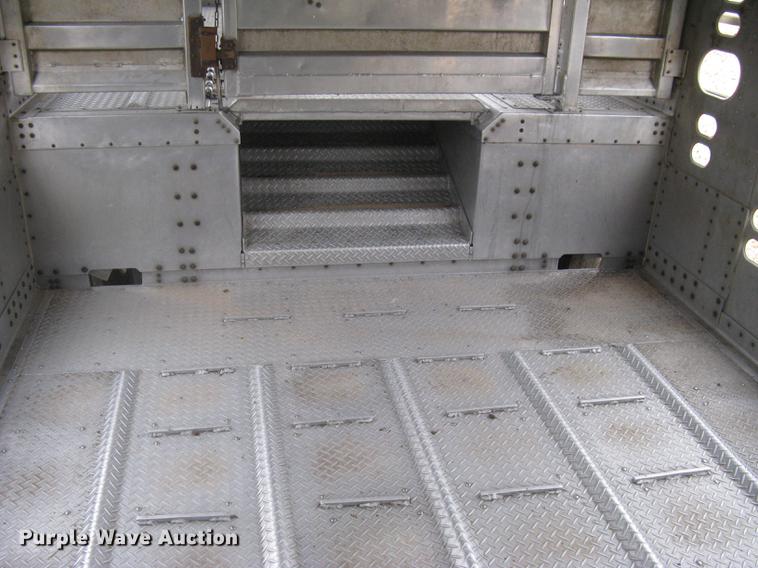 image for item DC1341 2011 Wilson Silver Star PSDCL-402 livestock trailer