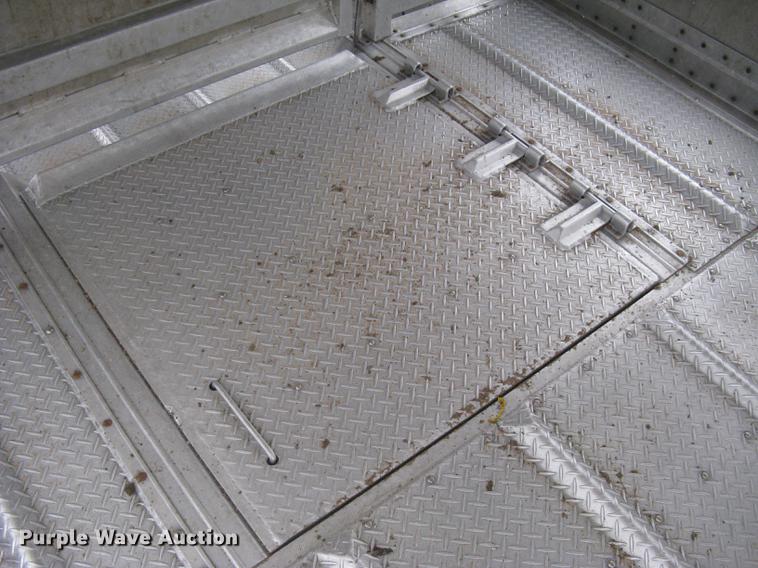 image for item DC1341 2011 Wilson Silver Star PSDCL-402 livestock trailer