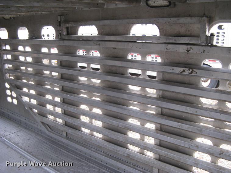 image for item DC1341 2011 Wilson Silver Star PSDCL-402 livestock trailer