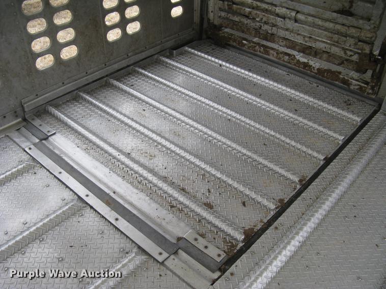 image for item DC1341 2011 Wilson Silver Star PSDCL-402 livestock trailer