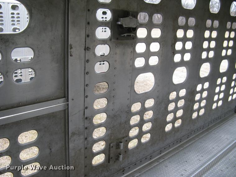 image for item DC1341 2011 Wilson Silver Star PSDCL-402 livestock trailer