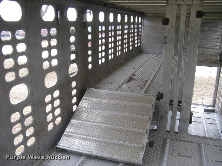 image for item DC1341 2011 Wilson Silver Star PSDCL-402 livestock trailer