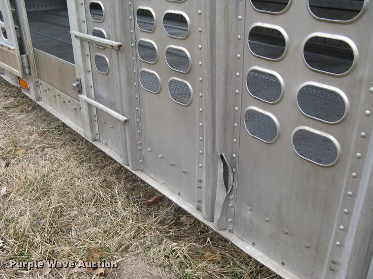image for item DC1341 2011 Wilson Silver Star PSDCL-402 livestock trailer